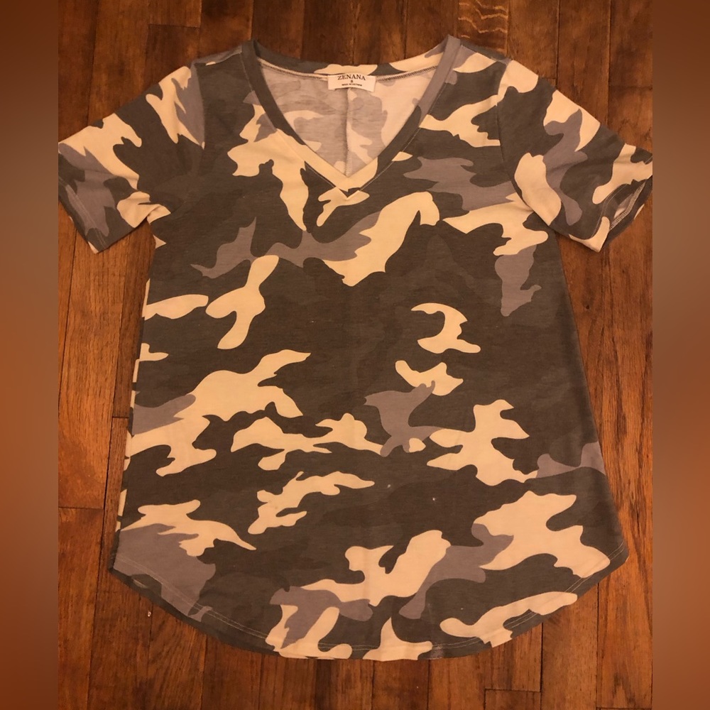 Women’s zenana camo top size small